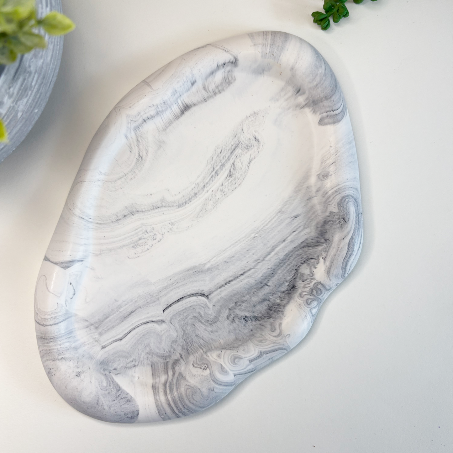 Marble-patterned stone on a light background with text about eco-friendly stoneware and sustainable home decor.